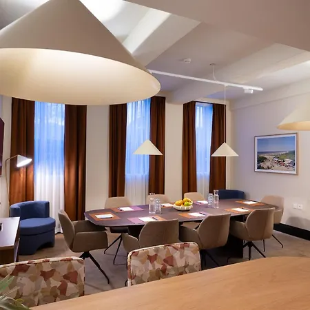 De Plesman 4* The Hague