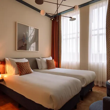 Hotel De Plesman 4*
